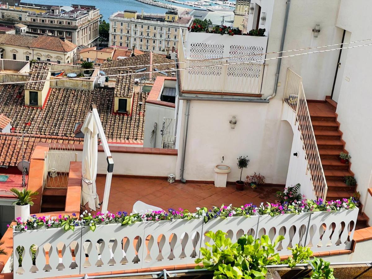 Ti Racconto Il Mare Apartment Salerno Luaran gambar