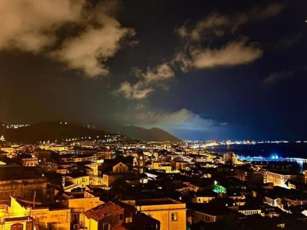Ti Racconto Il Mare Apartment Salerno Luaran gambar