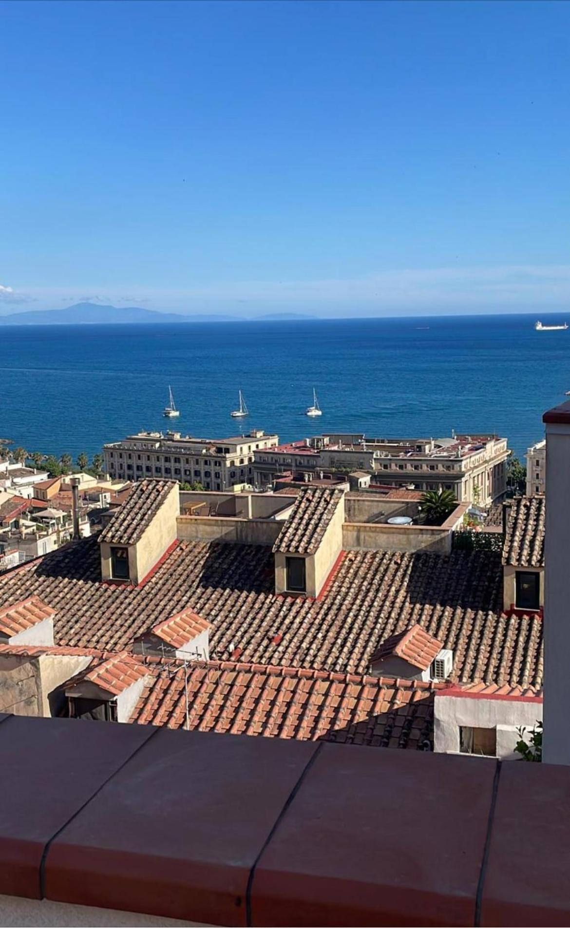 Ti Racconto Il Mare Apartment Salerno Luaran gambar